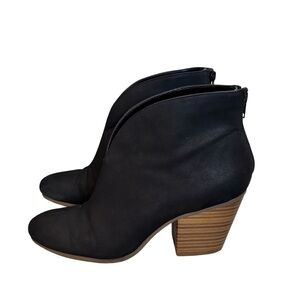 A2 by Aerosoles Gravity V-Cut Opening Ankle Boots Size 9.5 M Black